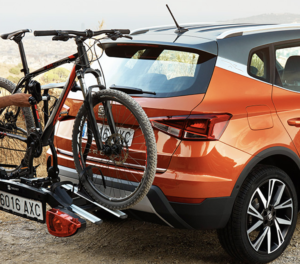 Seat arona cargando bicicleta